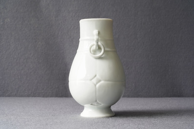 Un vase de forme hu en porcelaine blanc de Chine translucide, marque et &eacute;poque de Yongzheng