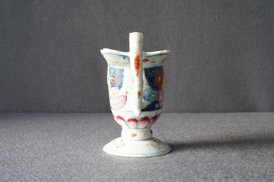 Une verseuse en porcelaine de Chine famille rose &agrave; d&eacute;cor 'Feuille de tabac', Qianlong