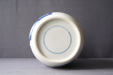 Een Chinese blauw-witte rouleau vaas met een hofsc&egrave;ne, Kangxi