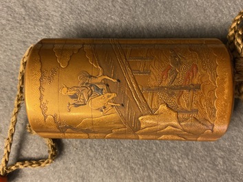 Drie Japanse lakwerk inro met netsuke en een dekseldoosje, Meiji, 19e eeuw