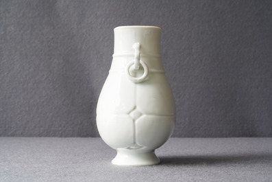 Un vase de forme hu en porcelaine blanc de Chine translucide, marque et &eacute;poque de Yongzheng