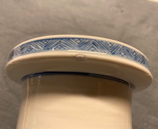 Een Chinese blauw-witte rouleau vaas met een hofsc&egrave;ne, Kangxi