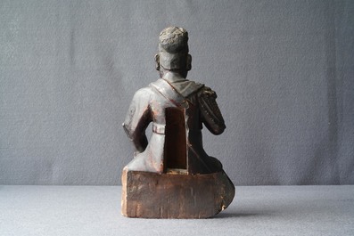 Une figure de Guan Yu en bois laqu&eacute; et dor&eacute;, Chine, Ming