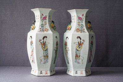 Une paire de vases de forme hexagonale en porcelaine de Chine qianjiang cai, 19/20&egrave;me