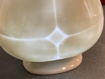 Un vase de forme hu en porcelaine blanc de Chine translucide, marque et &eacute;poque de Yongzheng