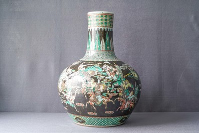A Chinese famille verte black-ground 'war scene' vase, 19th C.