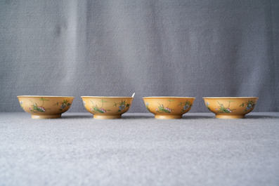 Quatre bols en porcelaine de Chine famille rose &agrave; fond caf&eacute;-au-lait, marque et &eacute;poque de Daoguang
