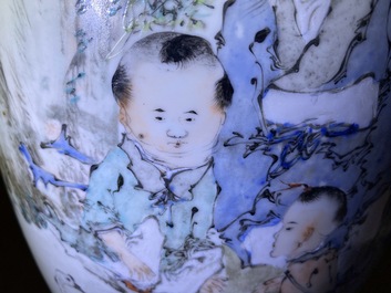 Un vase en porcelaine de Chine qianjiang cai, sign&eacute; pour Ma Qing Yun, 19/20&egrave;me