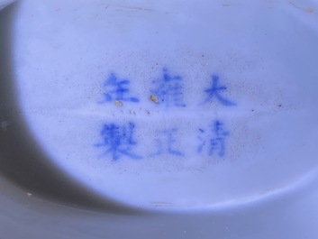 Un vase de forme hu en porcelaine blanc de Chine translucide, marque et &eacute;poque de Yongzheng