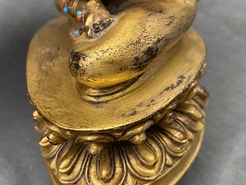 A Chinese coral- and turquoise-inlaid gilt bronze figure of Buddha Amitayus, 18/19th C.