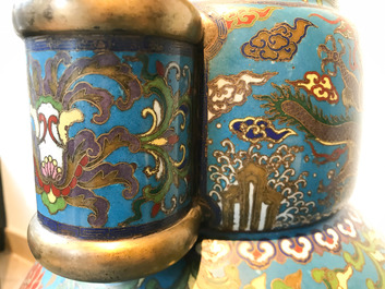 Un grand vase de forme hu en &eacute;maux cloisonn&eacute;s, marque Qi Yu Bao Tung Chih Chen, Chine, 19&egrave;me