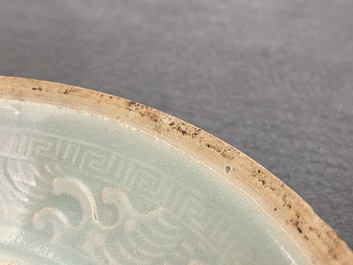 Une coupe en porcelaine de Chine qingbai &agrave; d&eacute;cor de deux poissons, Song