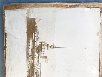 Un album de neuf photos argentiques dont une vue panoramique du Bund &agrave; Shanghai, Chine, dat&eacute; 1899