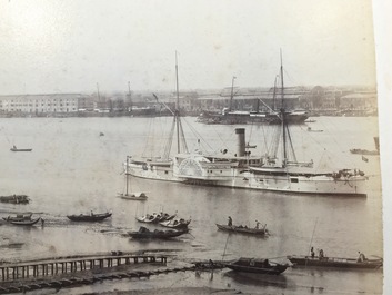 Un album de neuf photos argentiques dont une vue panoramique du Bund &agrave; Shanghai, Chine, dat&eacute; 1899