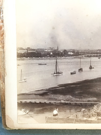 Un album de neuf photos argentiques dont une vue panoramique du Bund &agrave; Shanghai, Chine, dat&eacute; 1899