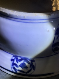 Un bassin en porcelaine de Chine en bleu et blanc &agrave; d&eacute;cor de figures dans un paysage, Wanli