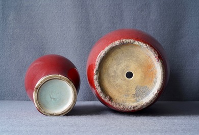 Twee Chinese monochrome sang-de-boeuf en flamb&eacute; vazen, 18/19e eeuw