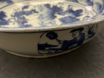 Un bassin en porcelaine de Chine en bleu et blanc &agrave; d&eacute;cor de figures dans un paysage, Wanli