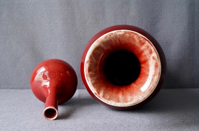 Deux vases en porcelaine de Chine rouge langyao, 19&egrave;me