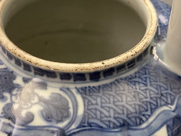 Een Chinese blauw-witte wijnkan met figuren, Wanli