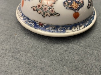 Une th&eacute;i&egrave;re en porcelaine de Chine famille rose au bec en forme de ph&eacute;nix, Qianlong