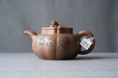 A Chinese Yixing stoneware teapot and cover with inscription, impressed seal marks, 19/20th C.