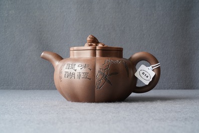 A Chinese Yixing stoneware teapot and cover with inscription, impressed seal marks, 19/20th C.
