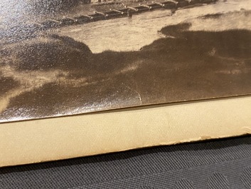 Een album met negen zilver gelatine albumine foto's, w.o. de Bund in Shanghai, gedat. 1899