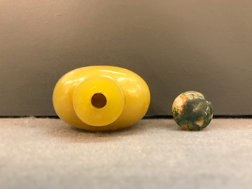 A Chinese yellow jade snuff bottle, 18th C.