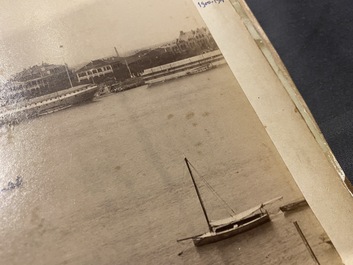 Un album de neuf photos argentiques dont une vue panoramique du Bund &agrave; Shanghai, Chine, dat&eacute; 1899