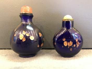 Two Chinese sapphire-blue aventurine-glass snuff bottles, 18/19th C.