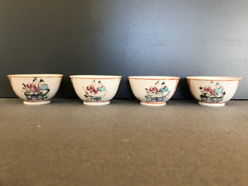 Quatre tasses et soucoupes en porcelaine de Chine &agrave; d&eacute;cor mandarin, Qianlong
