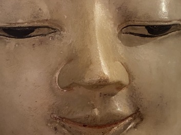 Een verguld en gelakt albasten Boeddha hoofd, Birma, 19e eeuw
