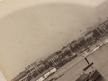 Un album de neuf photos argentiques dont une vue panoramique du Bund &agrave; Shanghai, Chine, dat&eacute; 1899