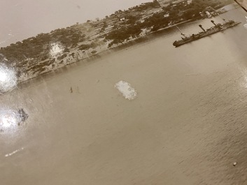 Un album de neuf photos argentiques dont une vue panoramique du Bund &agrave; Shanghai, Chine, dat&eacute; 1899