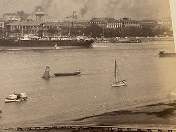 Un album de neuf photos argentiques dont une vue panoramique du Bund &agrave; Shanghai, Chine, dat&eacute; 1899