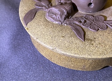 Een grote Chinese Yixing steengoed theepot met prunus in reli&euml;f, Kangxi