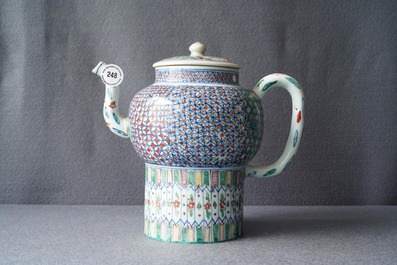 A large Chinese wucai teapot and cover, Transitional period or Kangxi