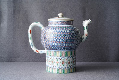A large Chinese wucai teapot and cover, Transitional period or Kangxi