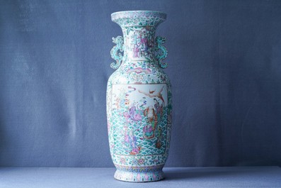 Een Chinese famille rose vaas met onsterfelijken, 19e eeuw