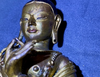 Une figure de Tara en bronze dor&eacute; incrust&eacute; de corail et turquoise, Sino-Tibet, 18&egrave;me