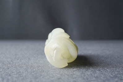 Een Chinese celadon jade 'Boeddha hand', 19e eeuw