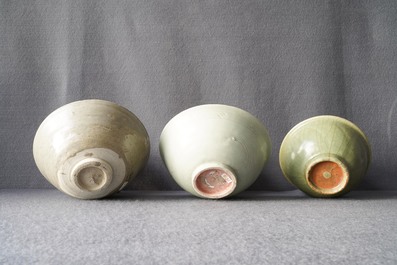 Two Chinese Longquan celadon dishes and three bowls, Song/Ming