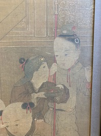 Chinese school, naar Su Hanchen (1094-1172), inkt en kleur op zijde: dame met kinderen bij een vissenkom