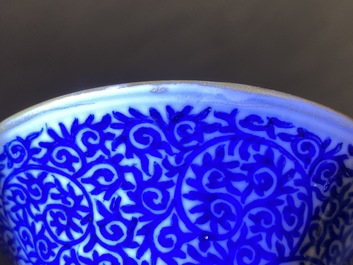 Un vase en porcelaine de Chine famille rose d&eacute;cor d'un paysage, marque de Qianlong, R&eacute;publique