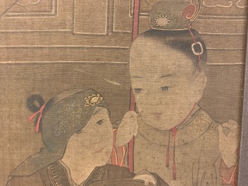 Chinese school, naar Su Hanchen (1094-1172), inkt en kleur op zijde: dame met kinderen bij een vissenkom