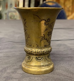 Trois petits vases en bronze, Chine, Song et Qing