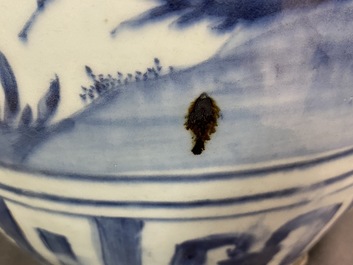 Een Chinese blauw-witte pot met vogels in een landschap, Wanli
