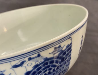 Un bol en porcelaine de Chine bleu et blanc &agrave; d&eacute;cor d'un po&ecirc;me, Kangxi/Yongzheng