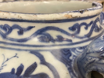 Un pot en porcelaine de Chine en bleu et blanc &agrave; d&eacute;cor d'oiseaux dans un paysage, Wanli